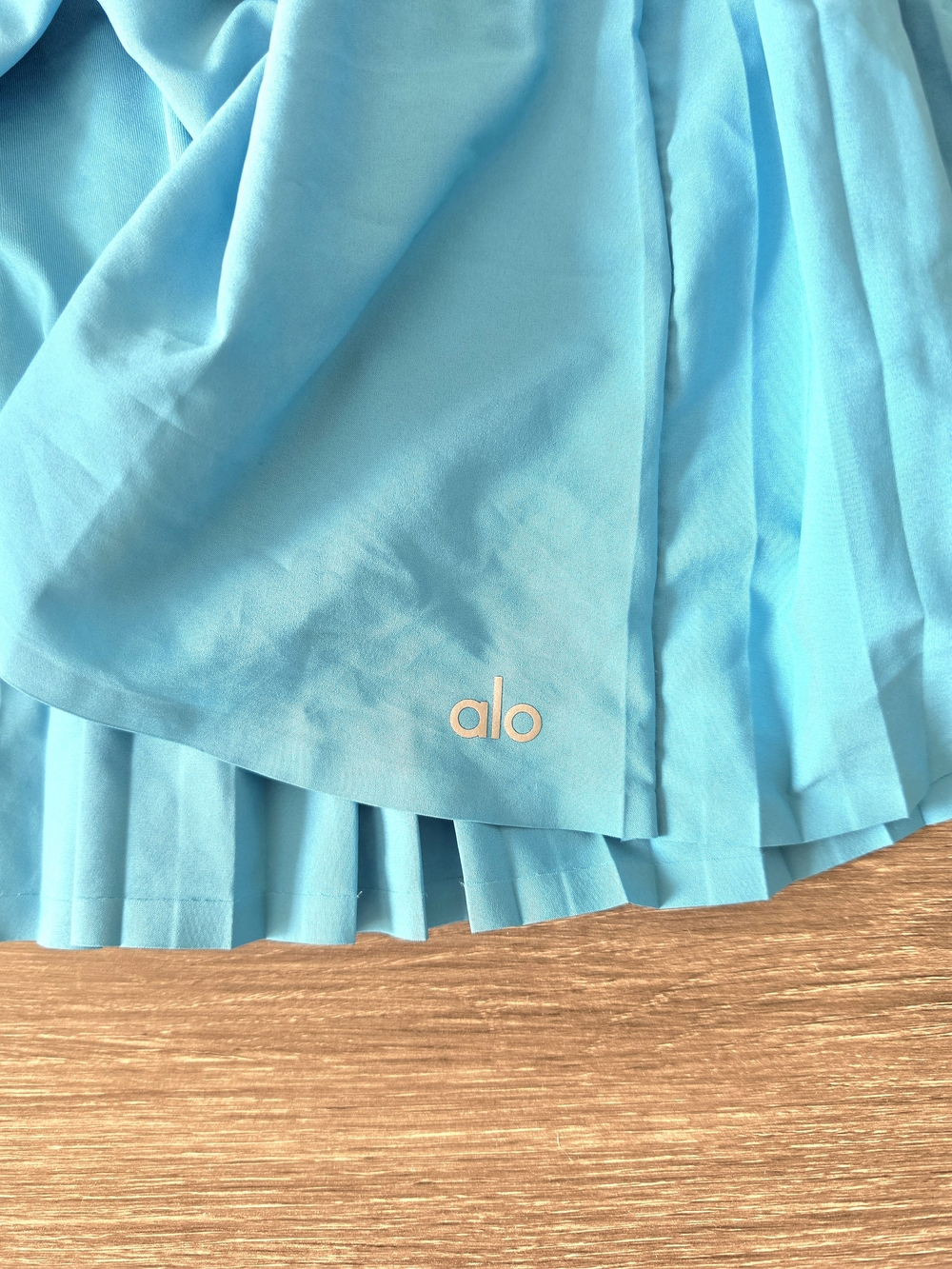 ALO Yoga 'Aces' Teal Pleated Tennis Skirt - Picture 5 of 8